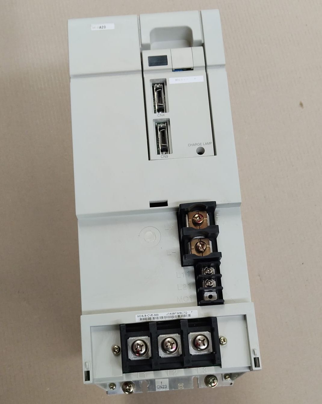 Unidad de alimentación Mitsubishi MDS-B-CVE-300