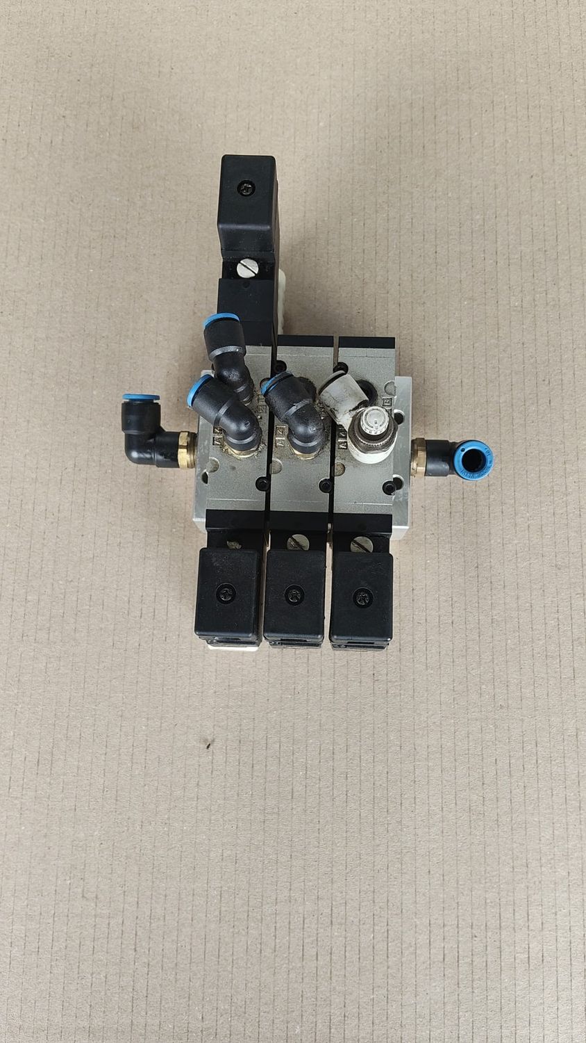 Bloque de electroválvulas neumáticas SMC VFS2120-3EB-02