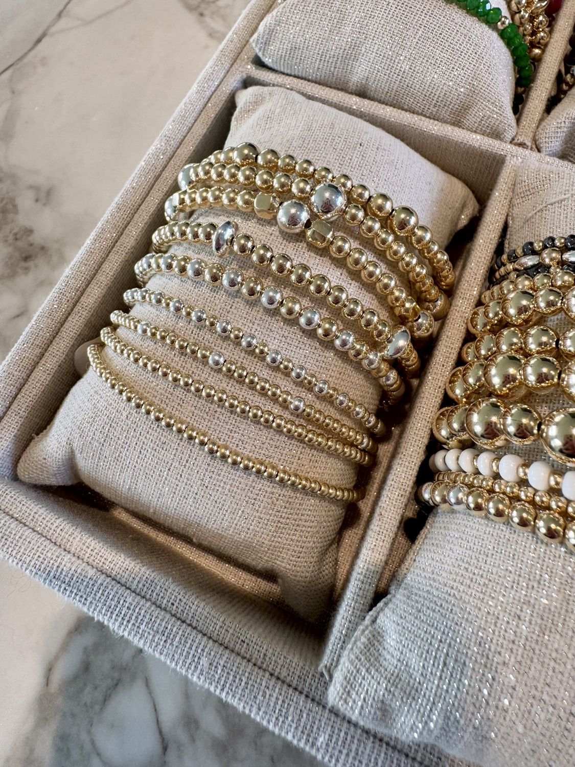 Jewels &amp; Bubbles - goldfilled armbanden goud/zilver, Van beneden naar boven foto 1: Armband 9