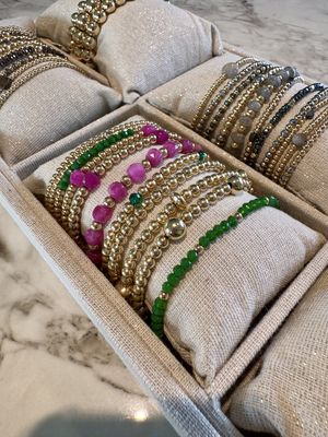 Jewels &amp; Bubbles - gold filled armbanden roze/groen