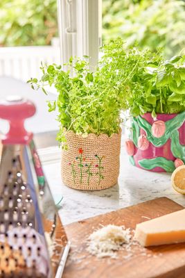 Raffia mandje met bloem  - Rice