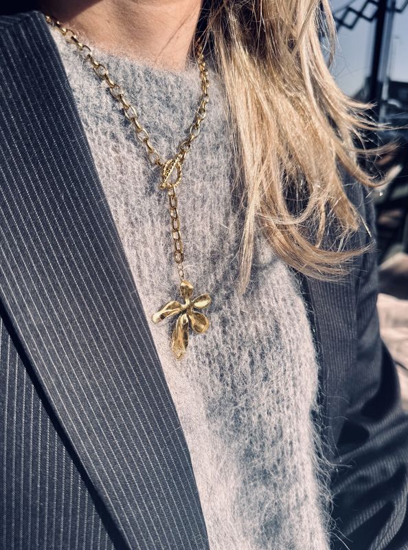 Dahlia necklace