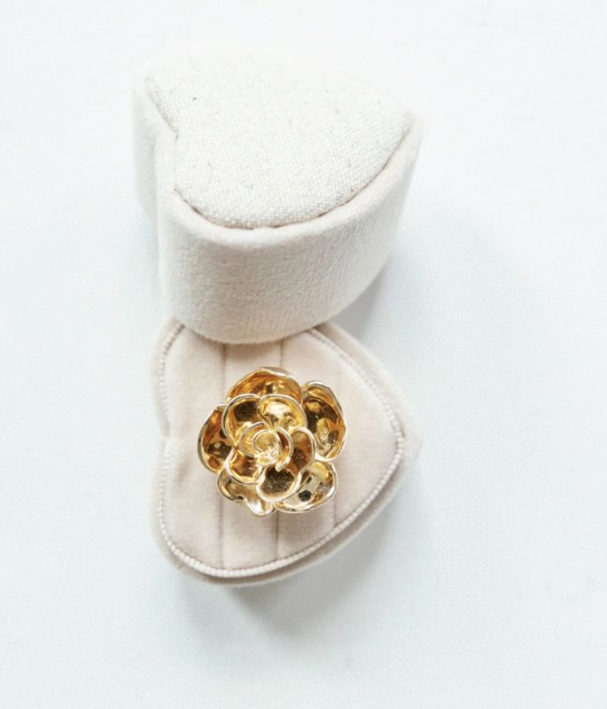 Statement ring with rose 124136Y- 24Kae