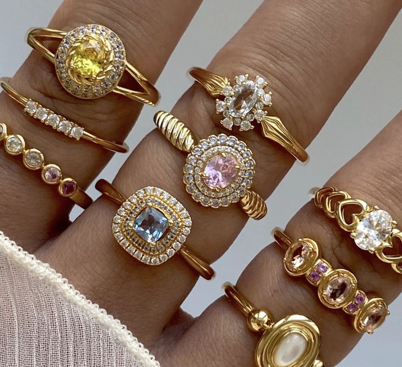 ring with colored stones and twisted band 124143Y- 24kae