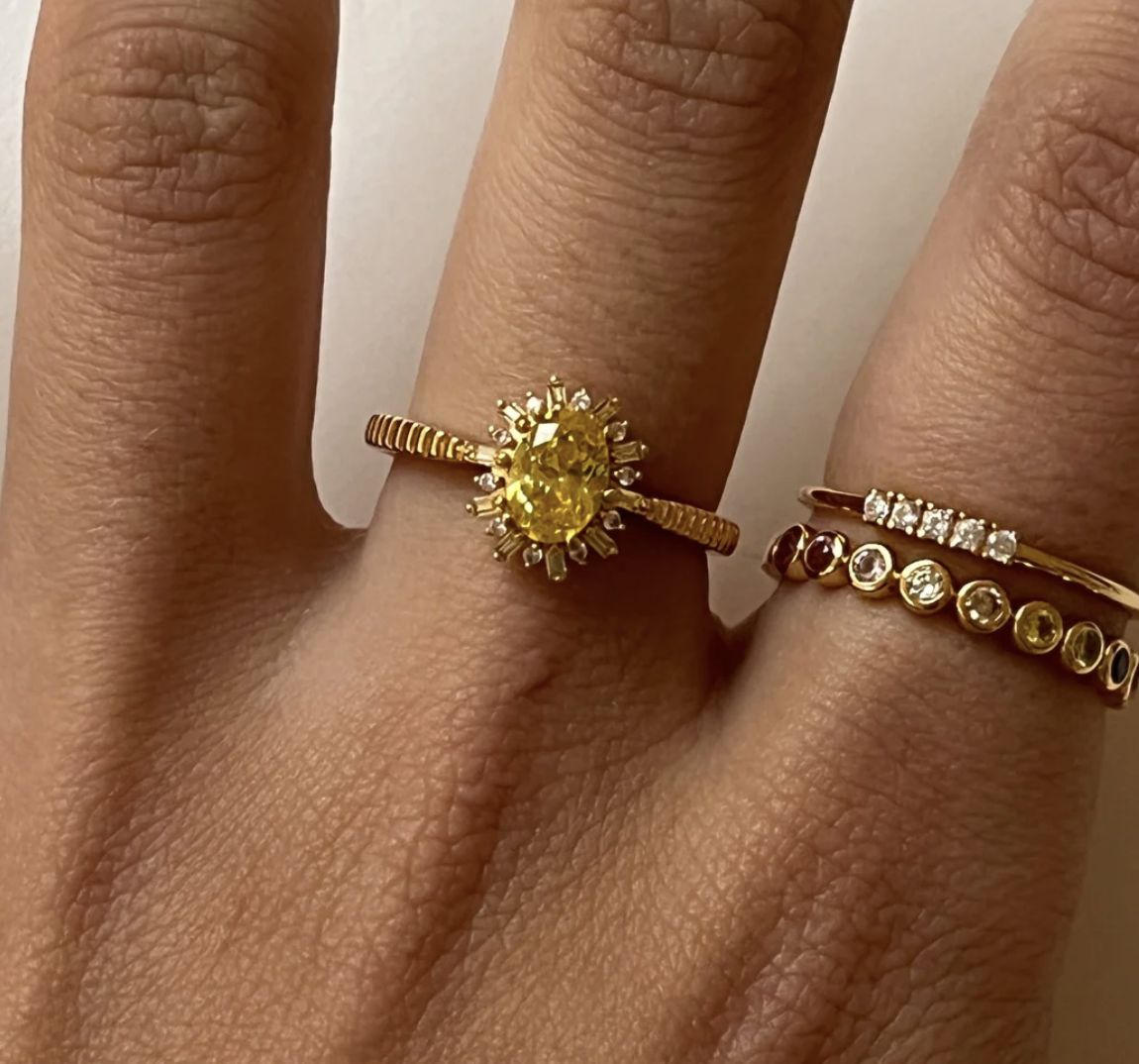 Ring with colored stones and structured band 124148Y- 24kae
