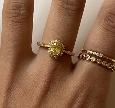 Ring with colored stones and structured band 124148Y- 24kae