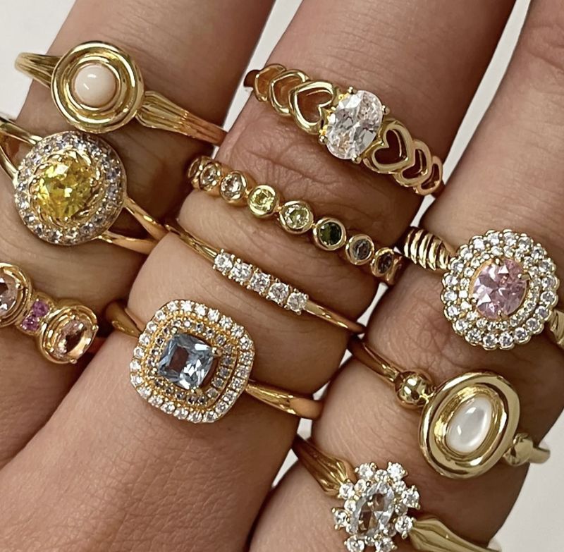 Ring with small stones  124151Y - 24Kae