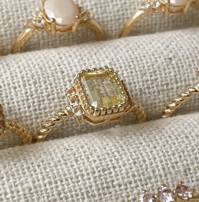Ring with colored stones 12402Y -24kae