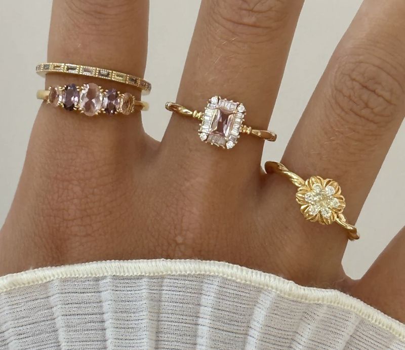 Ring with twisted band and flower 124108Y -24kae