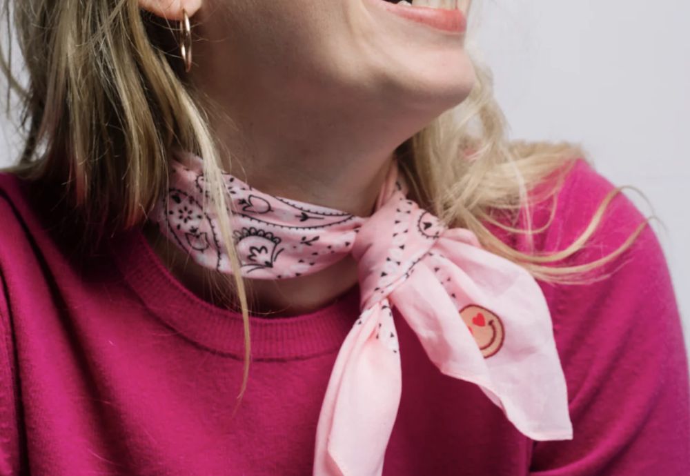 Lichtroze smiley bandana - flora bandana
