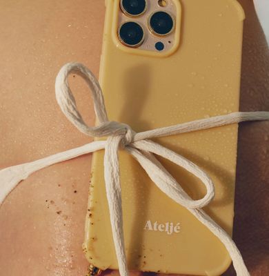 Butter yellow case - ateljé