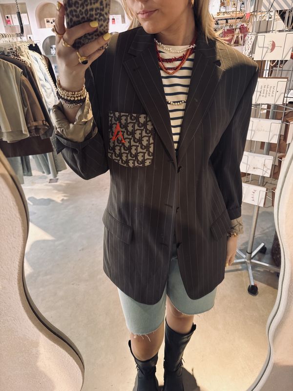 Blazer fijne streep - Dior - rood detail - Attire Amsterdam