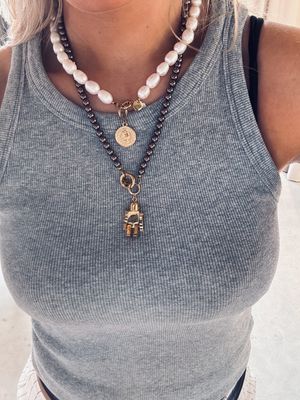 Queen coin pendant - Bonnie studio’s