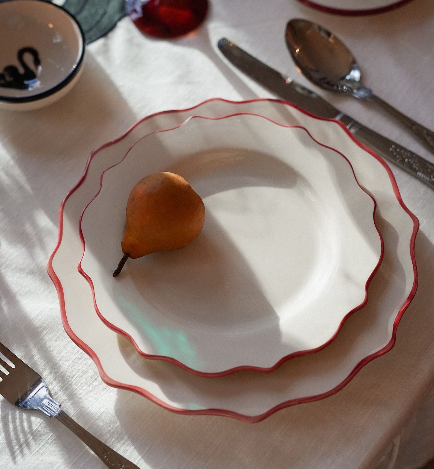 carmine scalloped dinner plate -anna+nina
