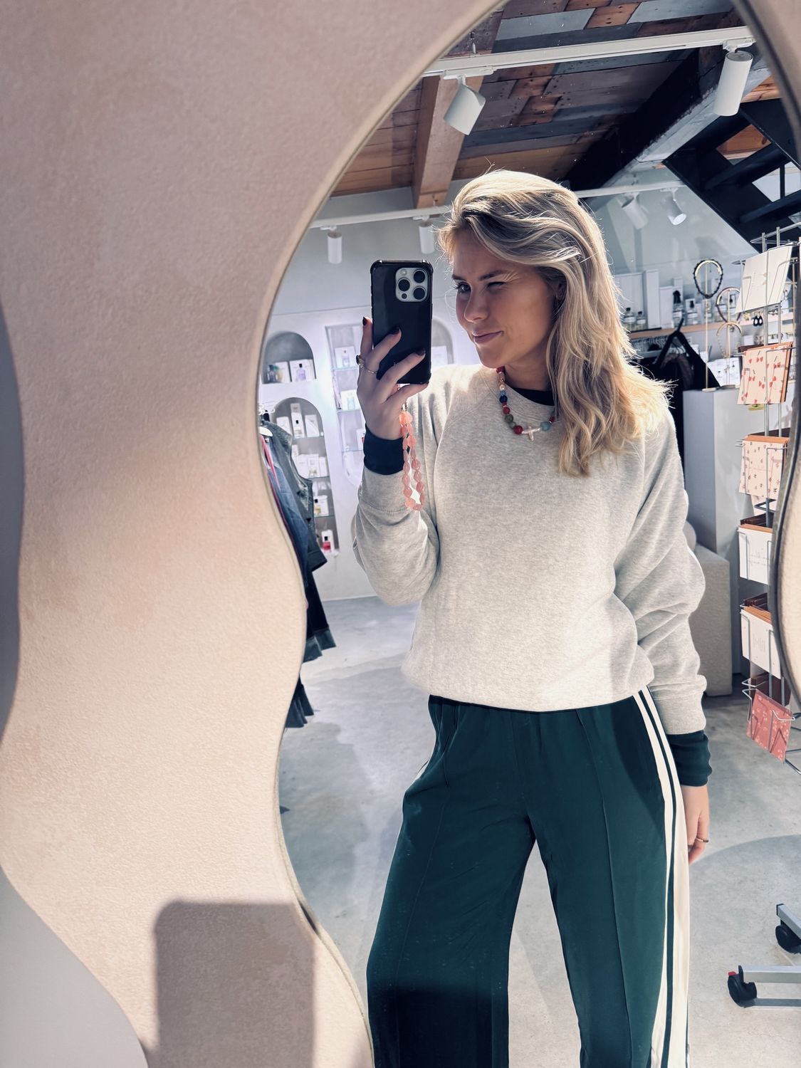 graphic sweater light grey melange (groen)