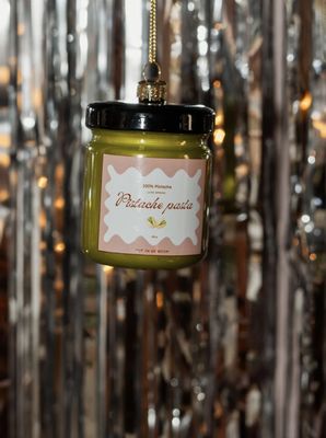 Pistache pasta ornament - yup in de boom
