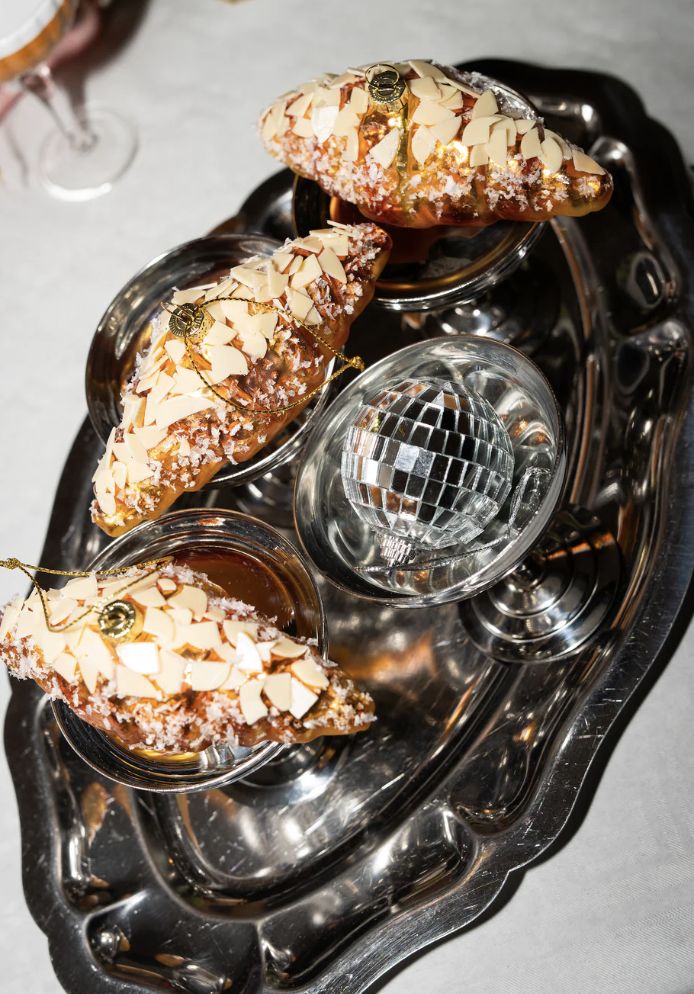 amandelcroissant ornament - yup in de boom