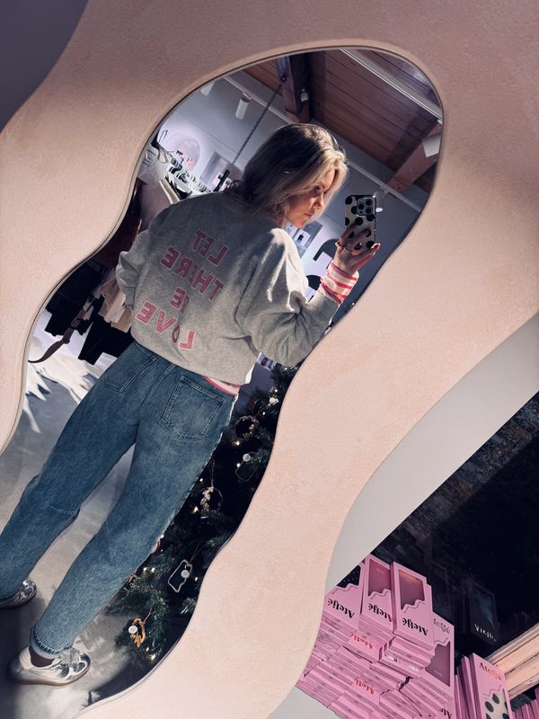 sweater  graphic (pink)  - catwalk junkie