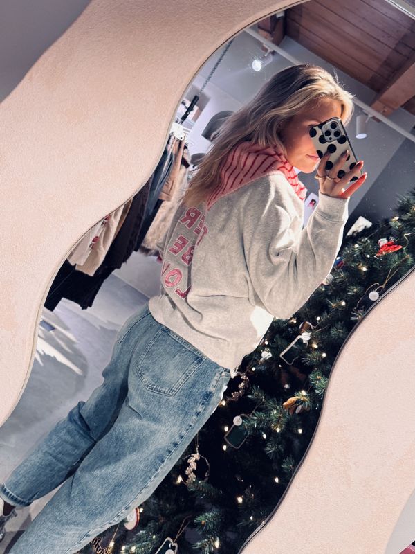 sweater  graphic (pink)  - catwalk junkie