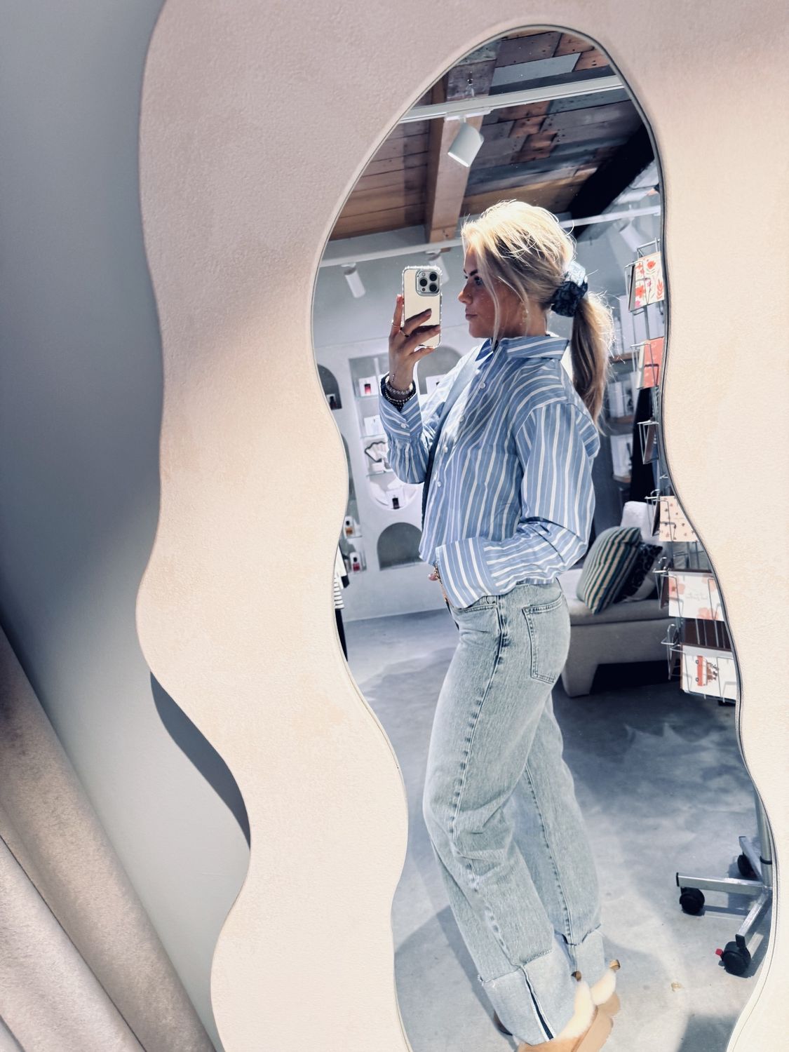 Loose fit jeans with fold - Light blue - catwalk junkie