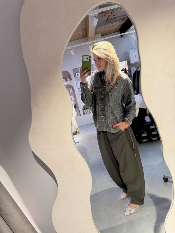 barrel shaped trousers -  Mountain View - Catwalk junkie