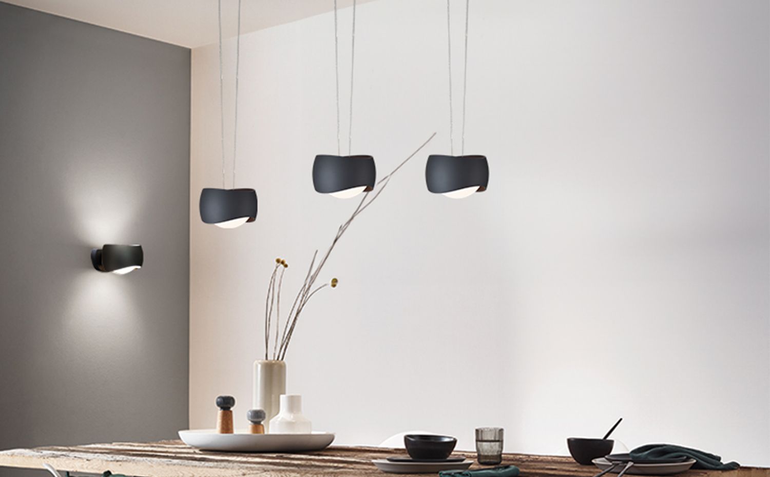 Curved wandlamp