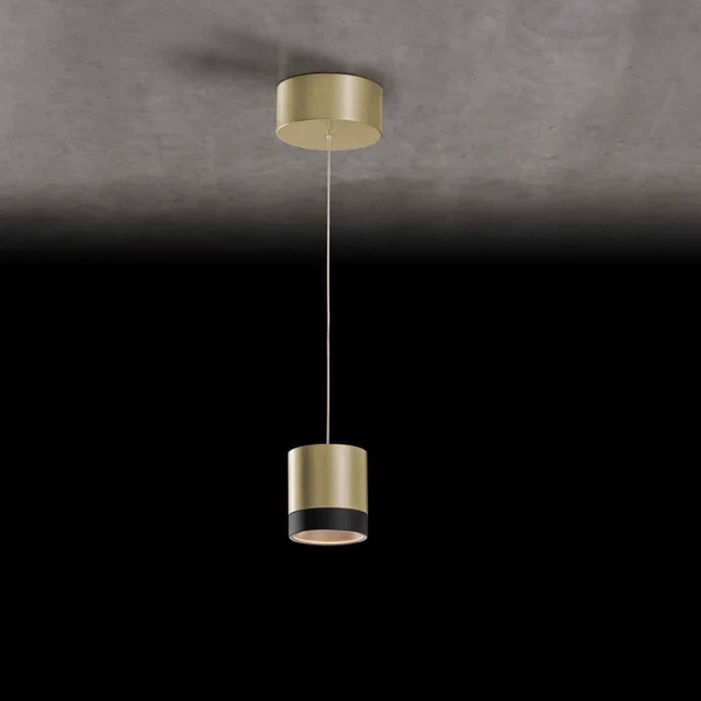 Aura P1 hanglamp. Messing