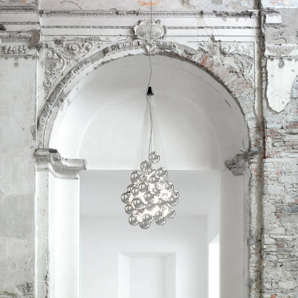 Stochastic hanglamp. 72 spheres