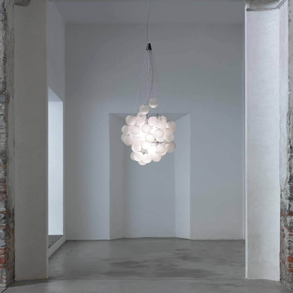 Stochastic hanglamp. 72 spheres