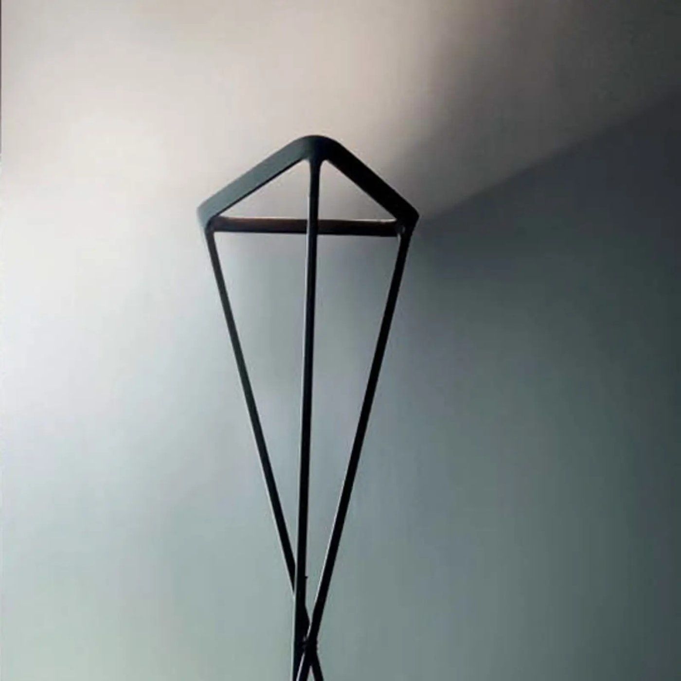Tango vloerlamp. Black 