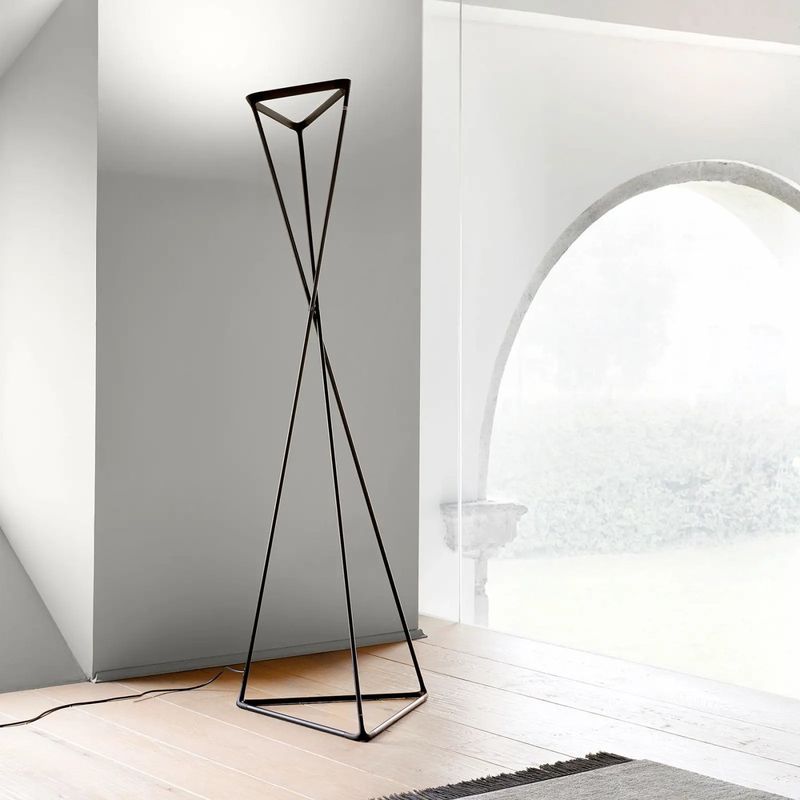 Tango vloerlamp. Black 