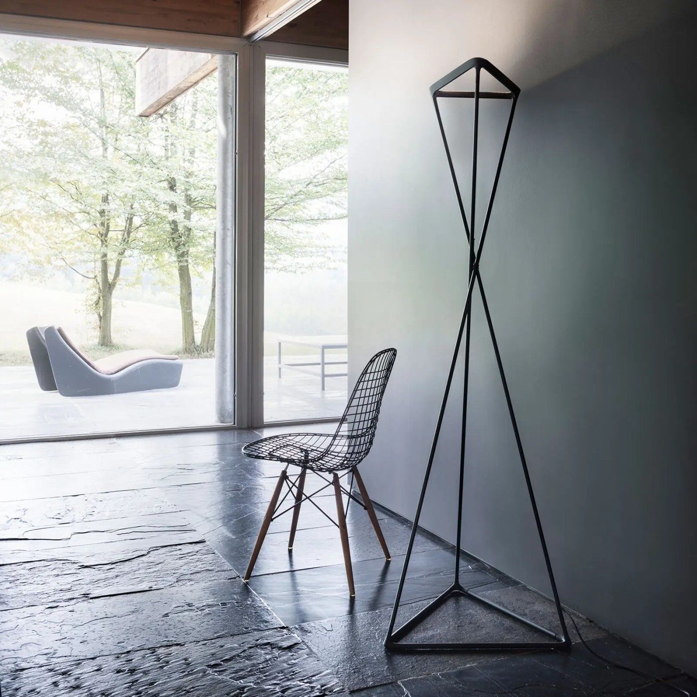 Tango vloerlamp. Black 