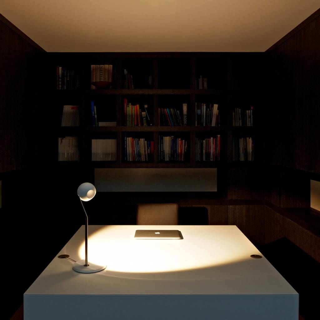 io 3d tavolo tafellamp. Mat chroom  