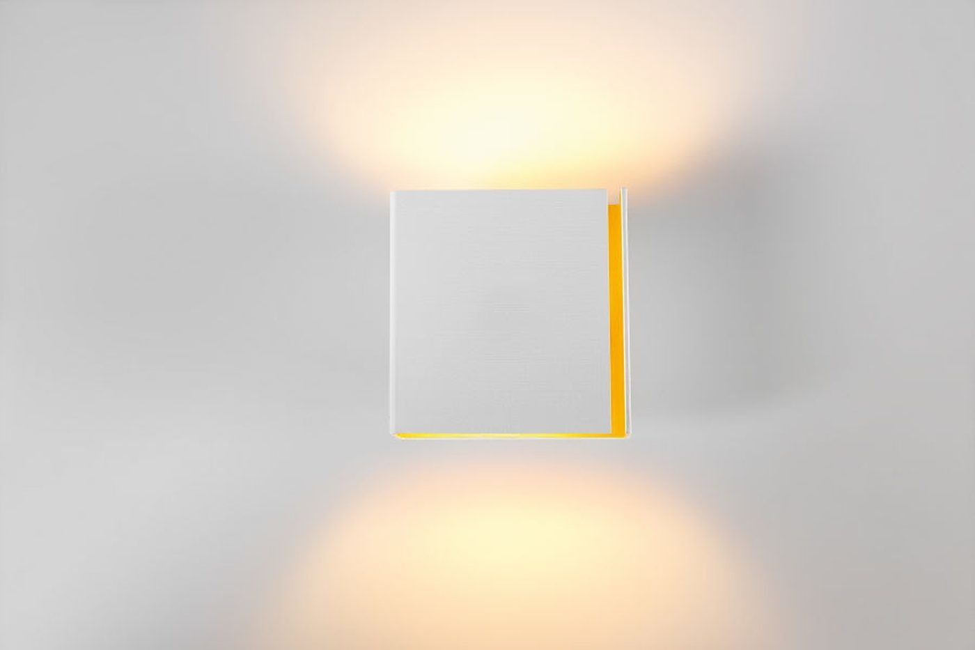 Split small wandlamp