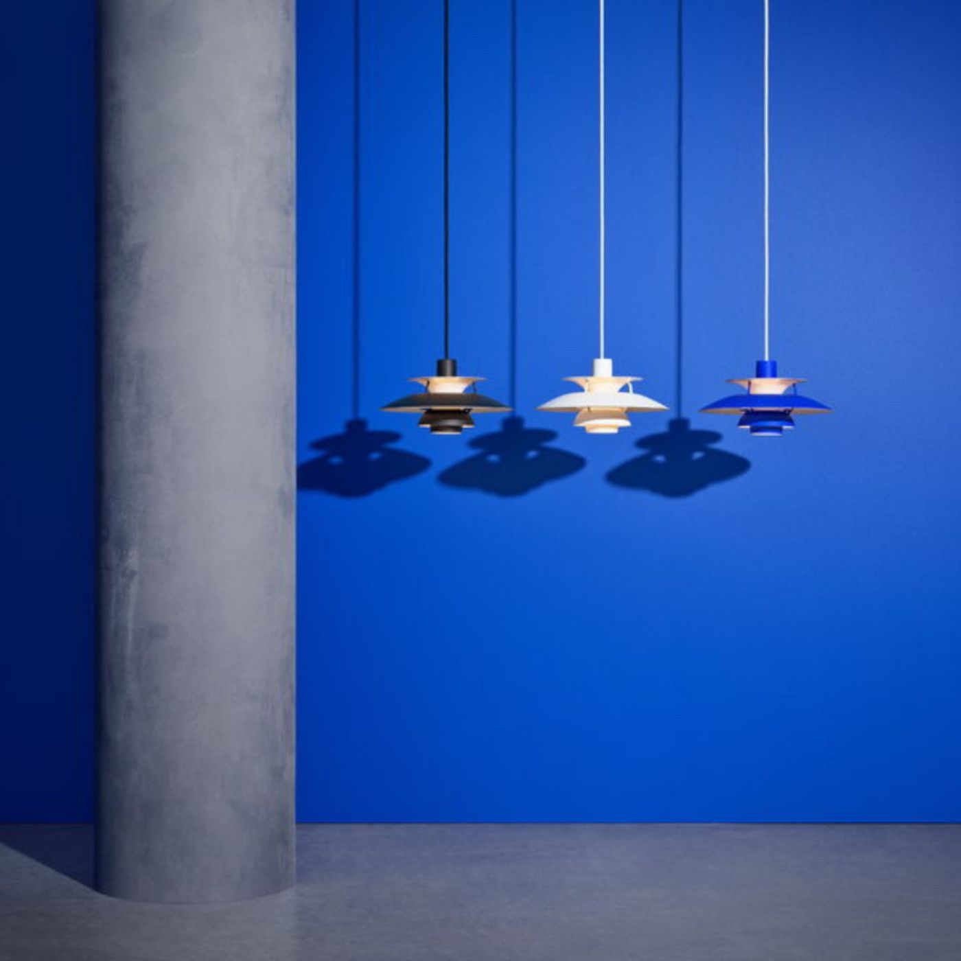 PH 5 hanglamp.  Monochrome Blue
