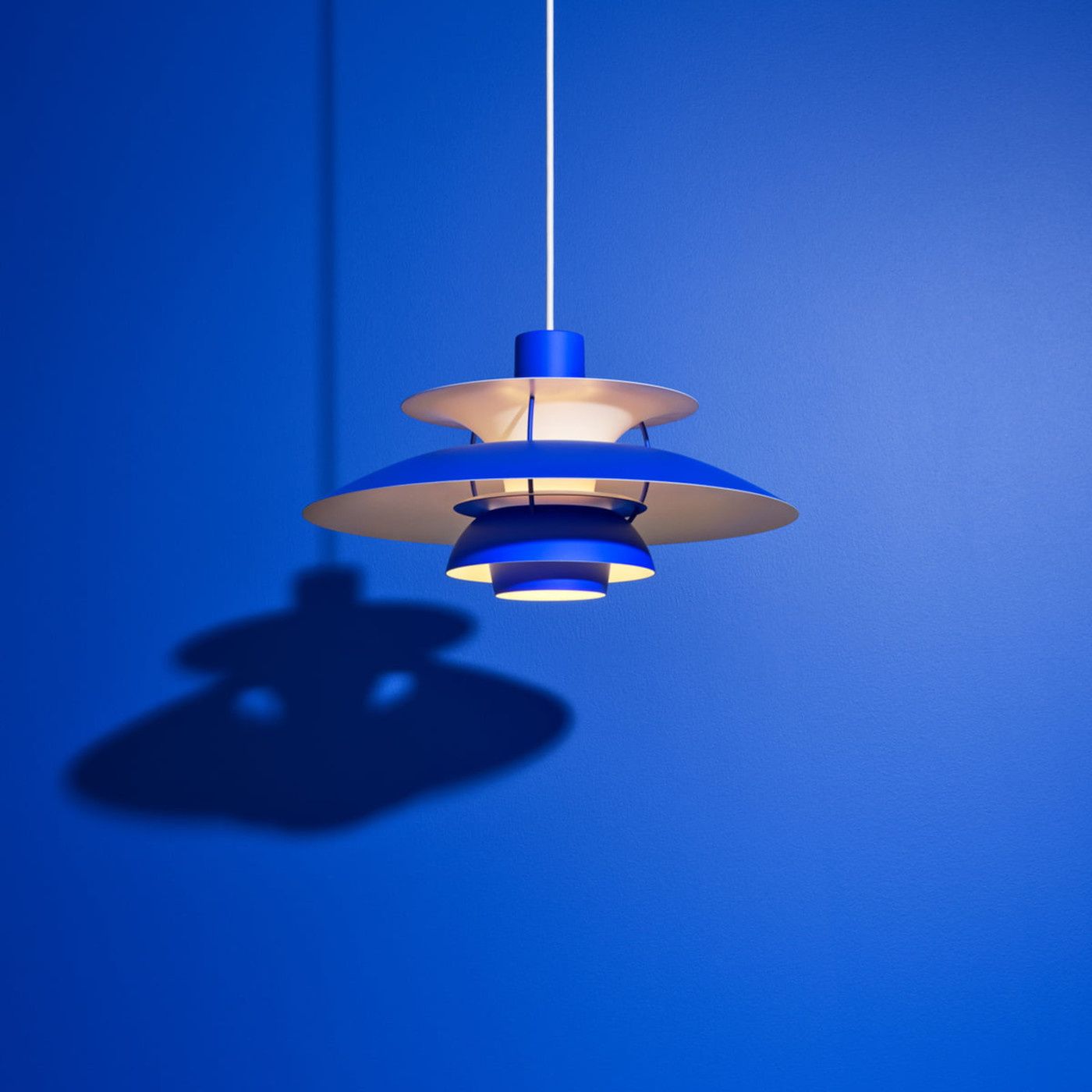 PH 5 hanglamp.  Monochrome Blue