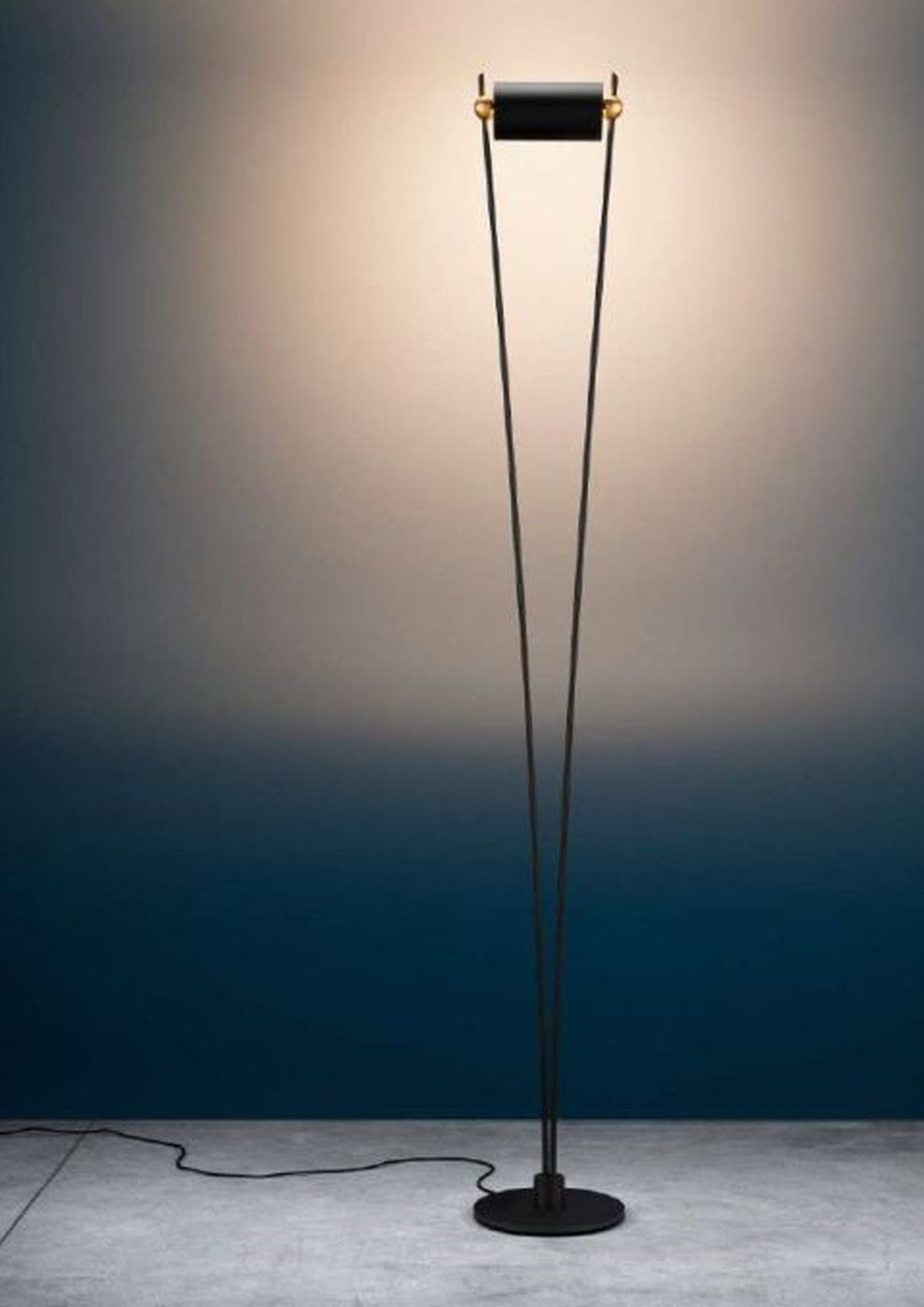 VI. F vloerlamp