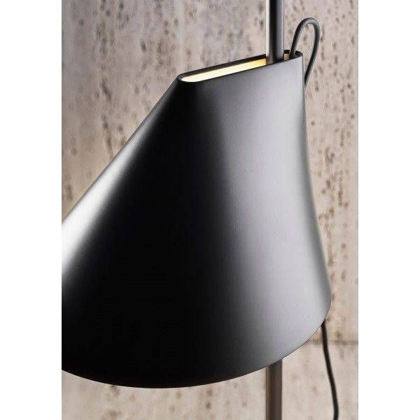 Yuh wandlamp