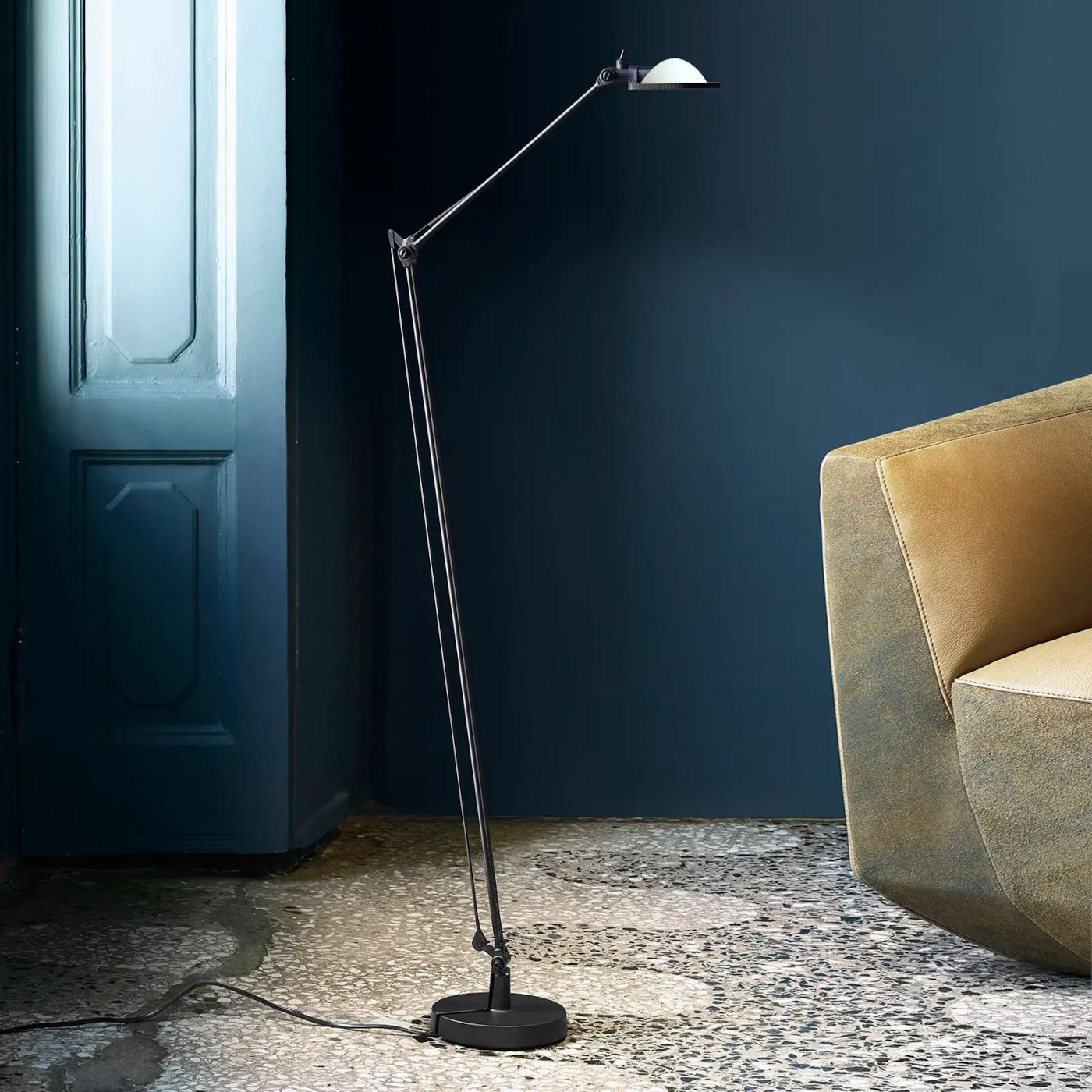 Berenice vloerlamp. Aluminium