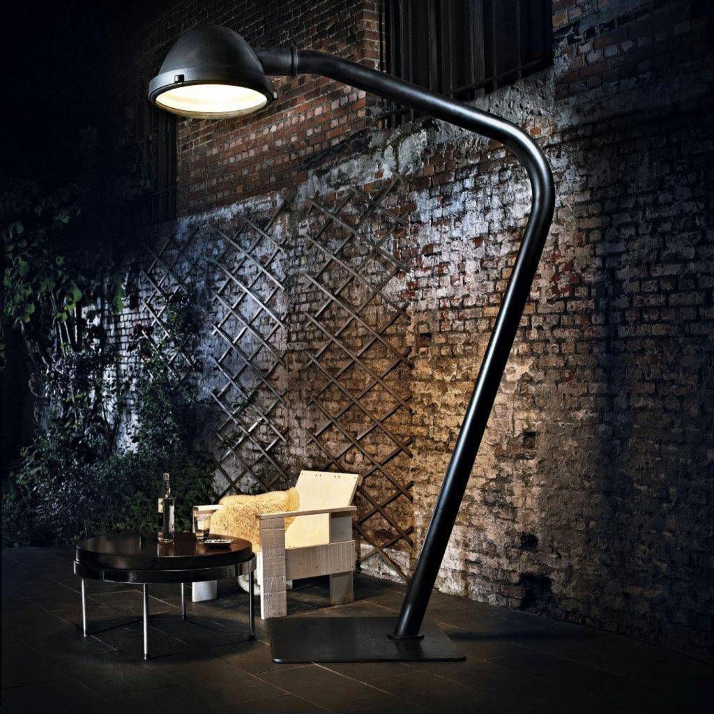 Outsider vloerlamp