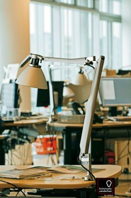 SUPER SALE!!! Luceplan Fortebraccio met vaste bureau / wand montage in de Witte uitvoering SUPER SALE!!!