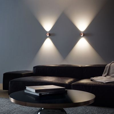 io verticale wandlamp.