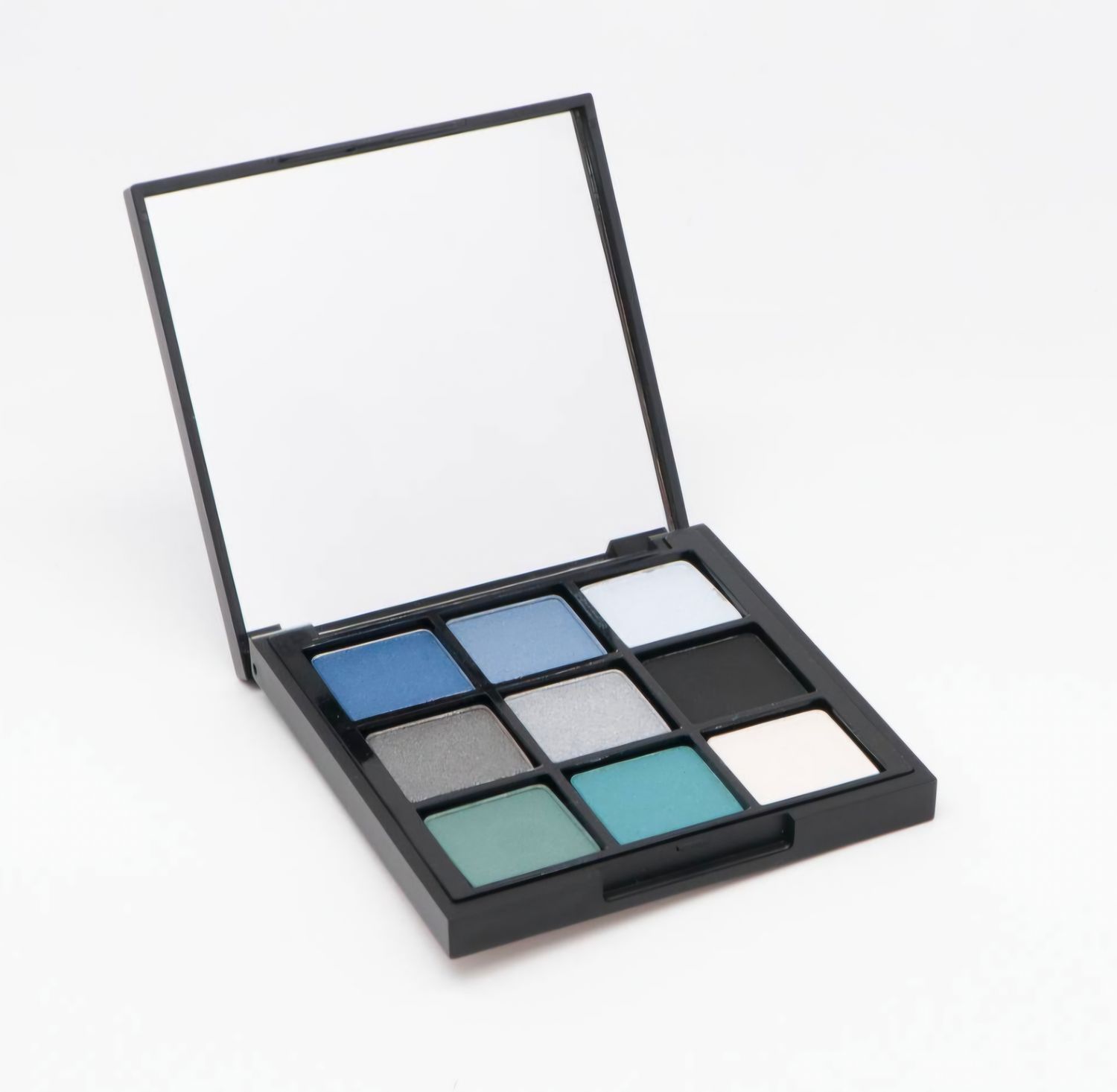 Code: MKPL03  9 Shade Eyeshadow Palette – Winter Queen
