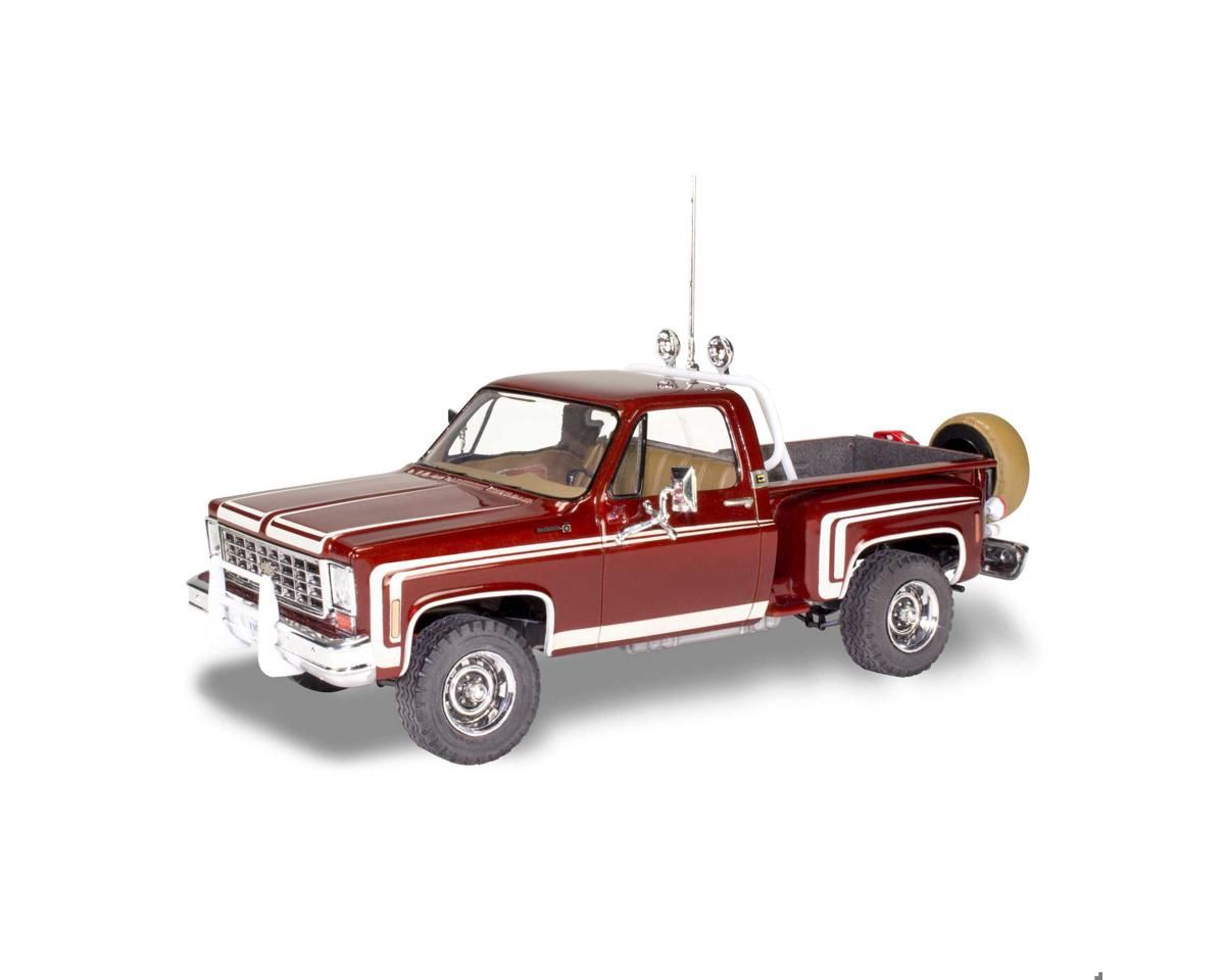 Revell Germany 76&#39; Chevy Sport Stepside Pickup 4x4 1/24 Model Kit