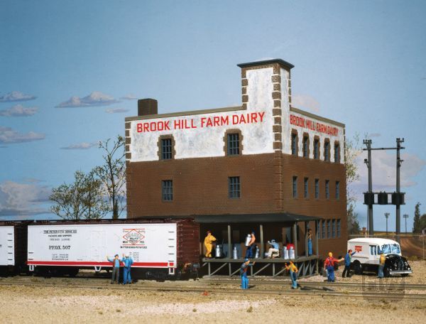 WAL9333010, Walthers - Brookhill Farm Dairy