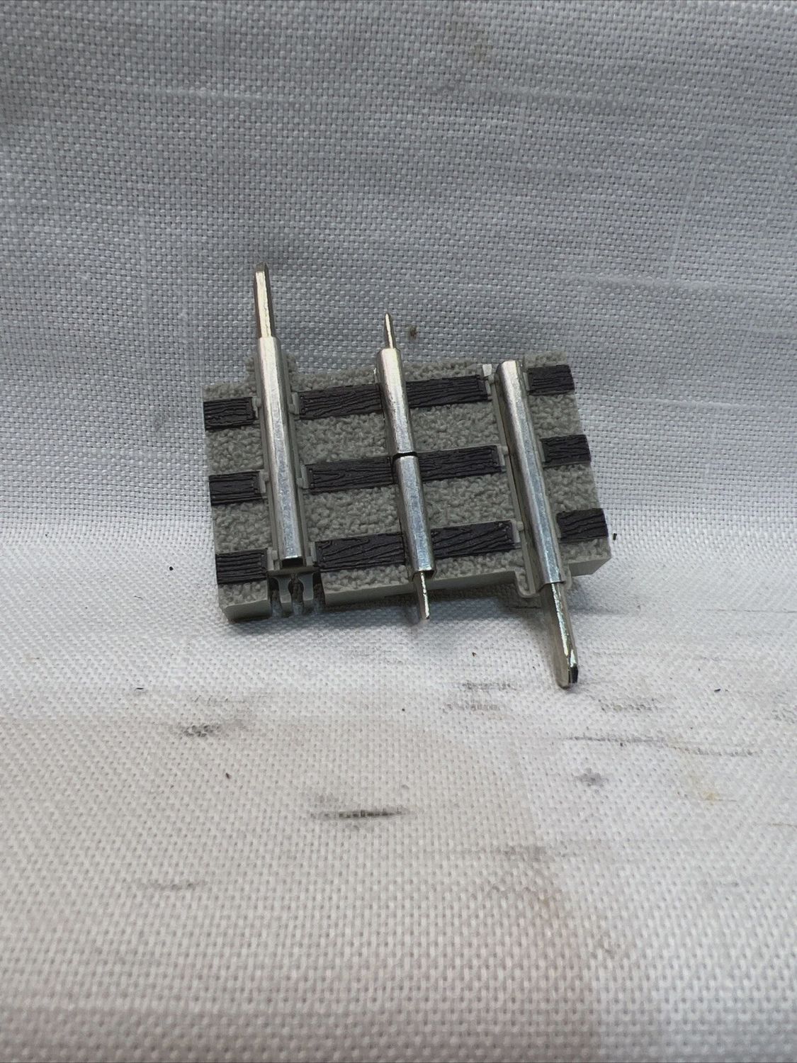 Lionel O Lionel Fastrack 1 3/8 Inch Aux T2 Straight Isolator Track for Switches
