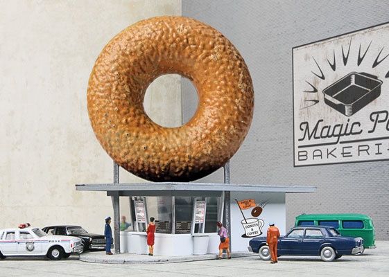 933-3835, Walthers Cornerstone - Hole-In-One Donut Shop - N scale