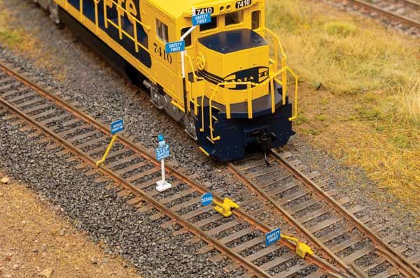 933-4162, Walthers Cornerstone - Blue Flags - HO scale