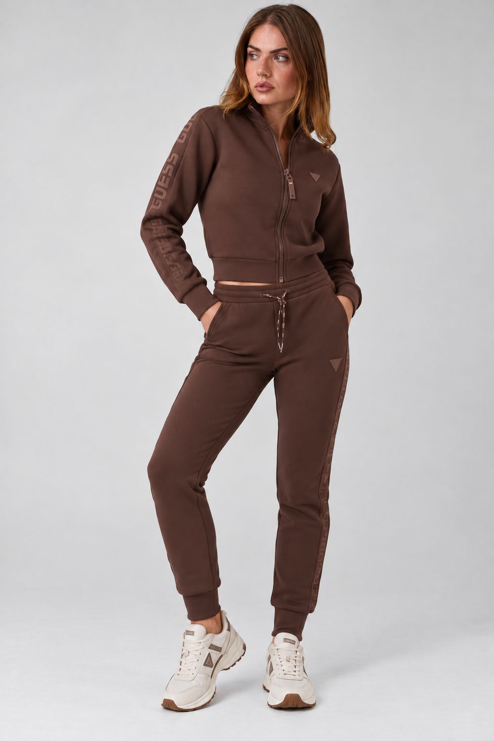 Guess Joggers van viscose mix bruin