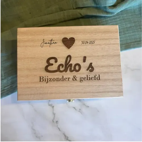 Houten Zwangerschapskistje voor Echo Foto’s – Gepersonaliseerd met Naam & Datum